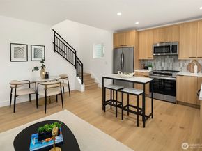 537 B N 70th Street, Seattle WA 98103