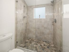 537 B N 70th Street, Seattle WA 98103