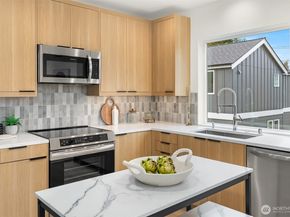 537 B N 70th Street, Seattle WA 98103