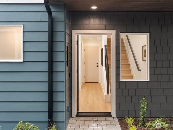537 B N 70th Street, Seattle WA 98103