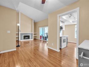 4717 W Lake Sammamish Pkwy SE C305, Sammamish WA 98027