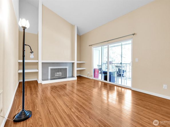 4717 W Lake Sammamish Pkwy SE C305, Sammamish WA 98027