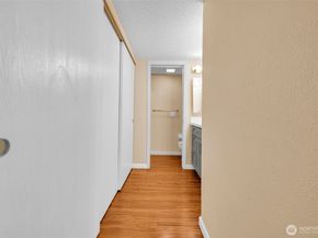 4717 W Lake Sammamish Pkwy SE C305, Sammamish WA 98027