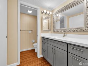 4717 W Lake Sammamish Pkwy SE C305, Sammamish WA 98027
