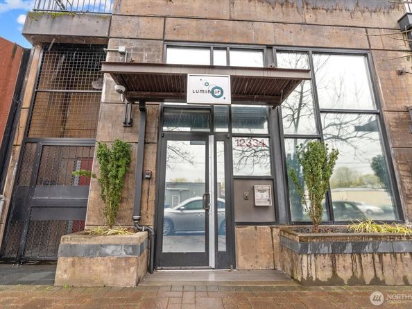 12334 31st Avenue NE 409, Seattle WA 98125