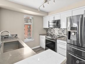 12334 31st Avenue NE 409, Seattle WA 98125