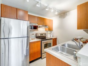 10619 SE 261st Place E304, Kent WA 98030