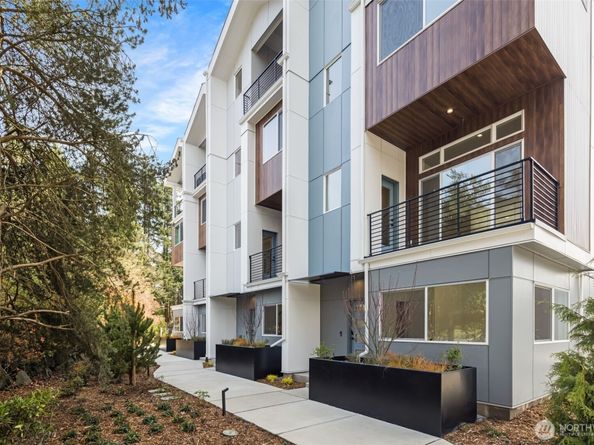 16003 SE 31st Lane, Bellevue WA 98008