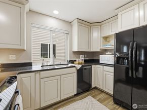 1101 37th Street SE 401, Auburn WA 98002