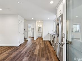 5257 Brooklyn Avenue NE, Seattle WA 98105