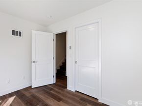 5257 Brooklyn Avenue NE, Seattle WA 98105