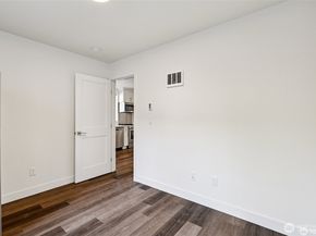 5257 Brooklyn Avenue NE, Seattle WA 98105