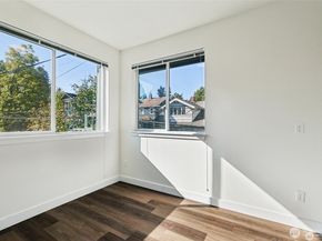 5257 Brooklyn Avenue NE, Seattle WA 98105
