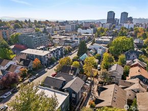 5257 Brooklyn Avenue NE, Seattle WA 98105