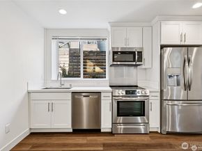 5257 Brooklyn Avenue NE, Seattle WA 98105