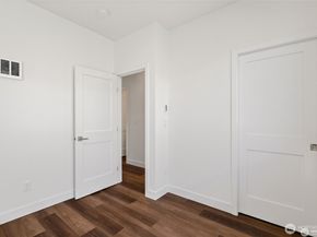 5257 Brooklyn Avenue NE, Seattle WA 98105