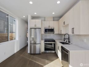 518 N 102nd Street, Seattle WA 98133