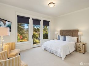 4102 100th Avenue SE, Mercer Island WA 98040