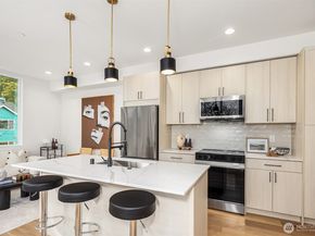 2340 N 64th Street B, Seattle WA 98103