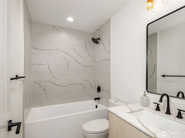 2340 N 64th Street B, Seattle WA 98103
