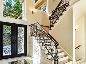 2727 101st Place NE, Bellevue WA 98004