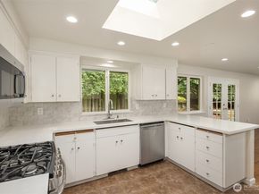 2711 101st Place NE, Bellevue WA 98004
