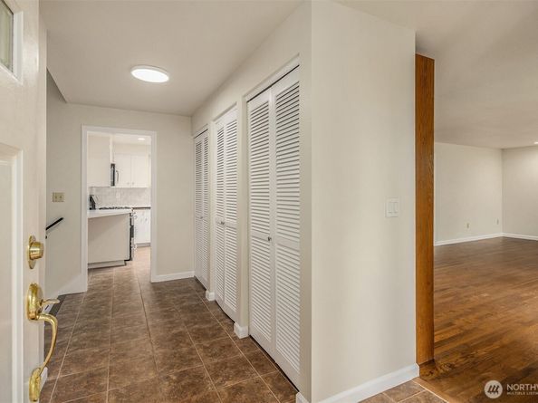2711 101st Place NE, Bellevue WA 98004