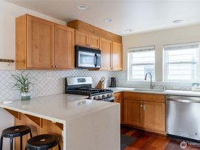 1419 NW 65th Street B, Seattle WA 98117