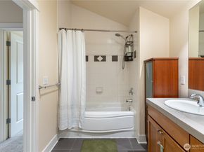 1419 NW 65th Street B, Seattle WA 98117