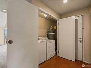 1319 S Puget Drive D35, Renton WA 98055