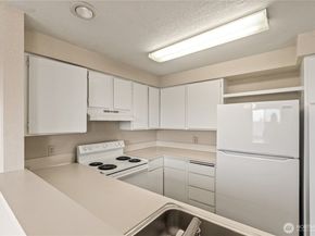 1319 S Puget Drive D35, Renton WA 98055