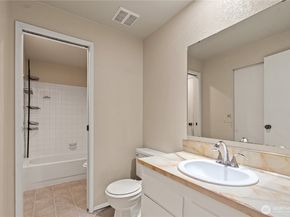 1319 S Puget Drive D35, Renton WA 98055