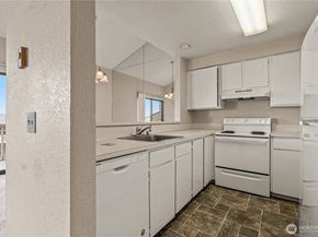 1319 S Puget Drive D35, Renton WA 98055