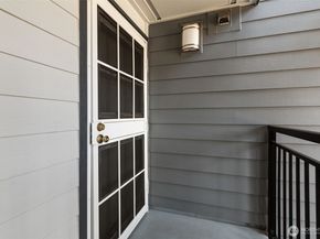 2517 NE 4th Street 523, Renton WA 98056