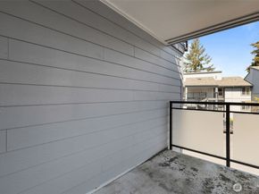 2517 NE 4th Street 523, Renton WA 98056