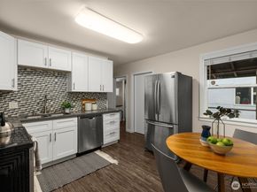 9728 23rd Avenue NE A, Seattle WA 98115