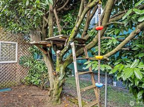 3813 NE 70th Street, Seattle WA 98115