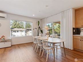 15538 NE 15th Place 301, Bellevue WA 98007