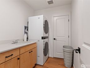 15538 NE 15th Place 301, Bellevue WA 98007