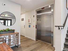 15538 NE 15th Place 301, Bellevue WA 98007