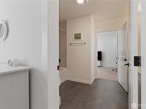 15538 NE 15th Place 301, Bellevue WA 98007