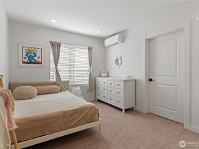 15538 NE 15th Place 301, Bellevue WA 98007