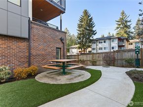 15538 NE 15th Place 301, Bellevue WA 98007