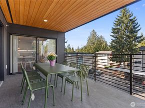 15538 NE 15th Place 301, Bellevue WA 98007