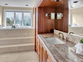 4911 Harbor Lane, Everett WA 98203