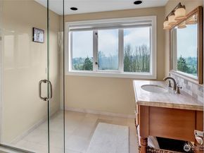 4911 Harbor Lane, Everett WA 98203