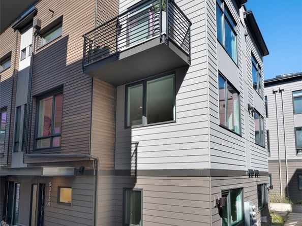 6313 9th Avenue NE A, Seattle WA 98115