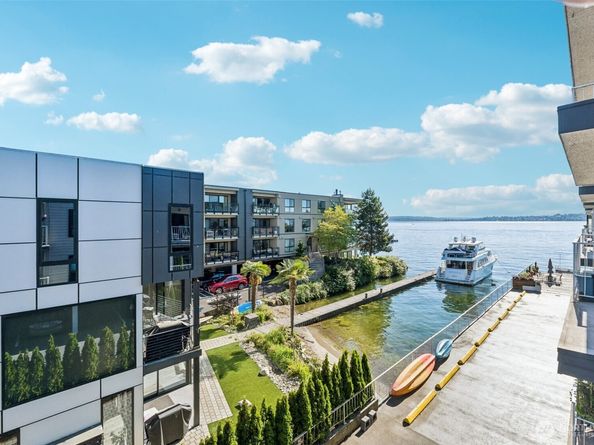 6421 Lake Washington Boulevard NE 301, Kirkland WA 98033
