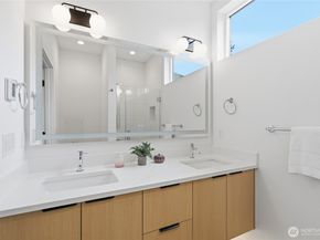 6219 9th Avenue NE, Seattle WA 98115