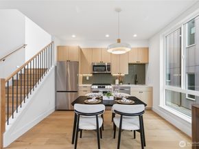 6219 9th Avenue NE, Seattle WA 98115